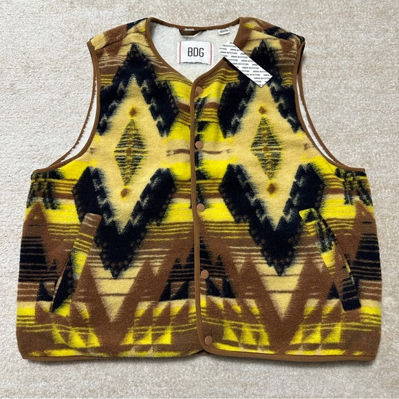 BDG Urban Outfitters Men's Medium Navajo Sweater Vest Aztec Print Yellow NWT - Picture 1 of 7